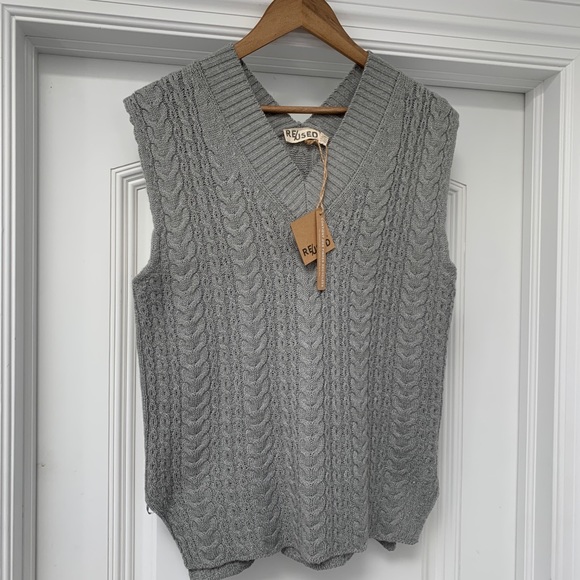 NWT Re/Used Grey Sleeveless Knit - size S but really M/L - Picture 4 of 8